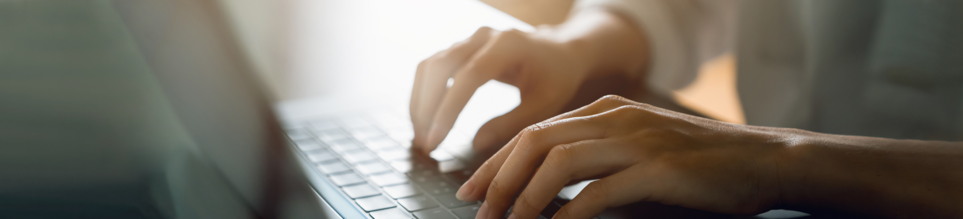 聯(lian)係(xi)我(wo)們